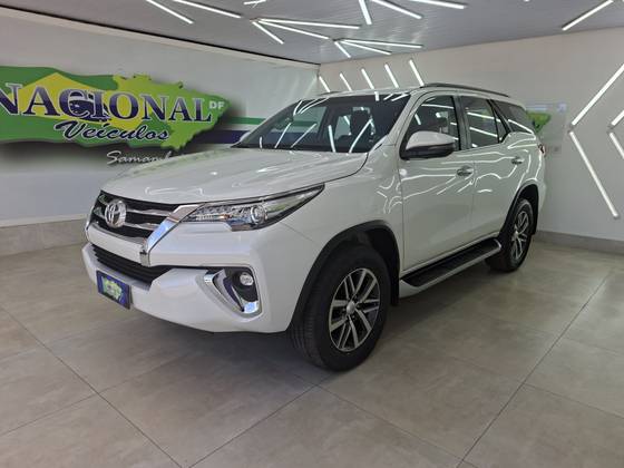 TOYOTA HILUX SW4 2.8 SRX 4X4 16V TURBO INTERCOOLER DIESEL 4P AUTOMÁTICO TOYOTA HILUX SW4 2.8 SRX 4X4 16V TURBO INTERCOOLER DIESEL 4P AUTOMÁTICO